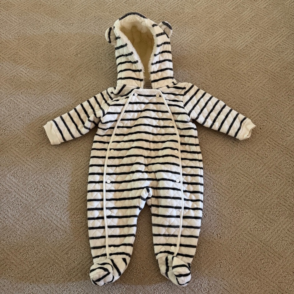 Nordstrom Gray Striped Baby Quilted Cuddle Suit Size 6 Months
